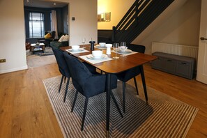 Dining / Restaurant