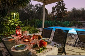 Outdoor dining