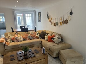 Living Room / Lounge