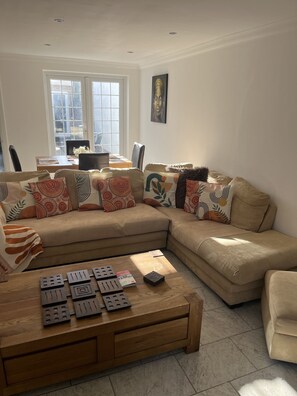 Living Room / Lounge