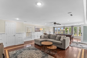 Spacious living area with Smart TV and pool table