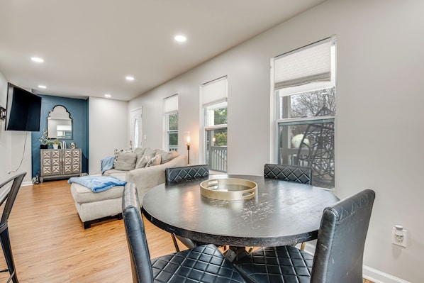 Atlanta Vacation Rental | 5BR | 2.5BA | 1,800 Sq Ft | Stairs Required