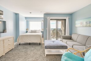 Studio | Free WiFi | Smart TV | Queen Bed | Sleeper Sofa | Linens Provided