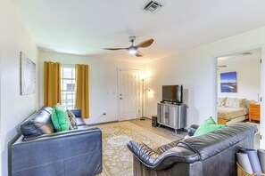 Living Room | Flat-Screen TV