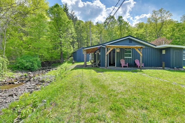 East Durham Vacation Rental | 2BR | 1BA | 1,000 Sq Ft | 1 Step to Enter