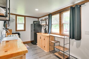 Kitchen | Trash Bags/Paper Towels