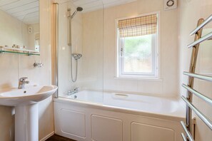 Kingham Plus Lodge Bathroom