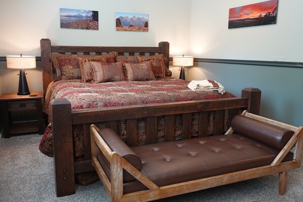 Ponderosa Room w/king bed (Master Bedroom Upstairs)