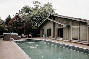 Large Pool opens on Memorial Day weekend! (1)