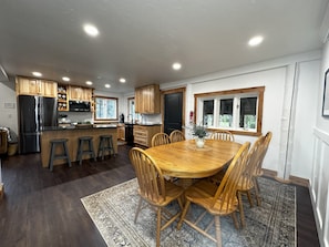 Fully equipped Kitchen and Dining Area