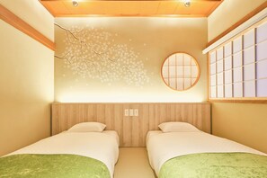 Bedroom 1 (2 single beds)