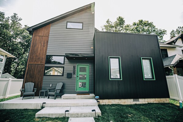 Fully Fenced Modern Luxury