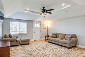 Living Room | Smart TV | Central A/C & Heating