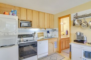 Kitchen | Dishware & Flatware | Dining Area | Washer & Dryer