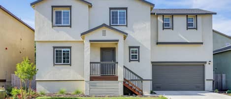 Stockton Vacation Rental | 4BR | 3BA | 2,225 Sq Ft | Stairs Required