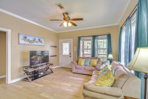 Living Room | Smart TV | Central A/C + Heating