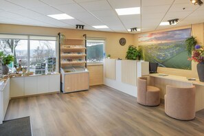 Entrance / Reception
