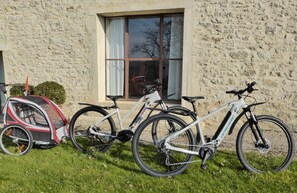 Vélos VTT éléctriques à disposition des locataires