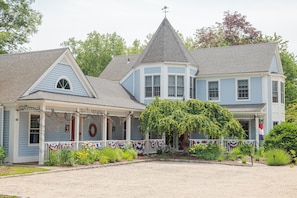 Welcome to the Carriage House! :-D
The Carriage House offers four private rooms~ all first floor, private entrances, and private bathrooms. This listing is for the Sailor Bedchamber~ second to the last room on the left.