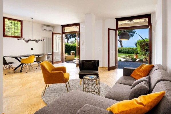 Living room - 1