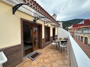 Large terrace in Casa Luisa, Vallehermoso, a beautiful holiday penthouse with elevator.