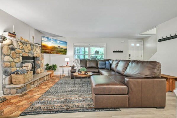 Living room with smart TV [access to Fubo TV account]