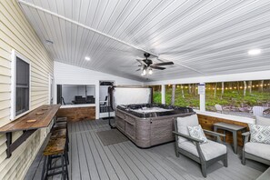 Hot tub and seating in screened porch