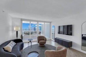 Living room, streaming tv, balcony access