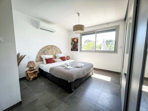 Chambre 1 / Bedroom 1