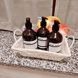 Bathroom amenities