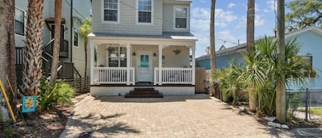 Located on a quiet, one-way street. You're going to love this neighborhood for it's location, rich history, and tranquility.