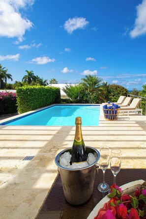 V02b Las Palmas · Villa on the Edge of the Hill (1352)
