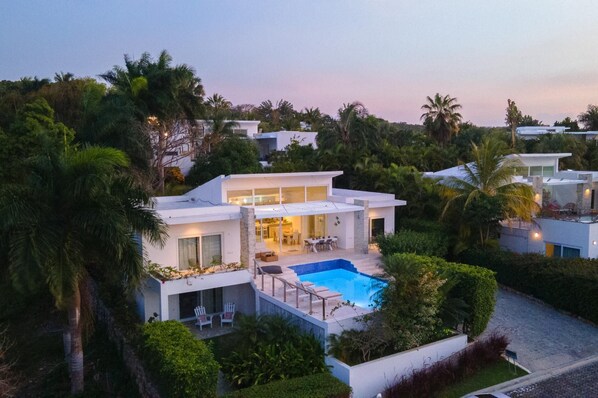 V02b Las Palmas · Villa on the Edge of the Hill (1348)