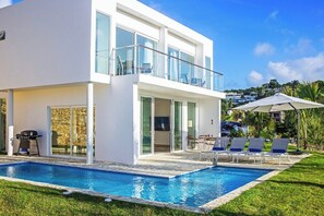V31a Villa Aguamarína  Calm retreat w/ distinctive pool & mountain view (591)