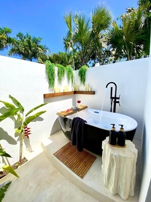 V30b 3 Bedroom (Katrina) · Tropical Bliss: Luxe villa pool & outdoor bathtub (1067)
