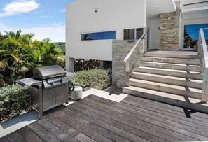 V04 Casa Sayadena · 2-Level infinity pool villa with lush gardens (99)
