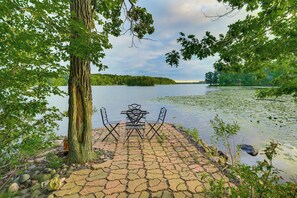 Private Dock | Outdoor Dining Tables