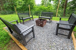 Carefree Hideaway's crackling fire pit