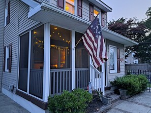 Screened-in Porch 