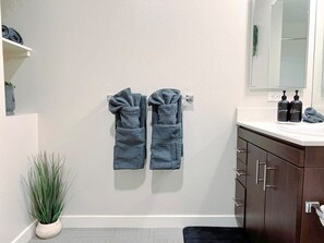 Indulge in comfort and convenience with our well-appointed amenities: bathtub, blowdryer, toothpaste, towels, lotion, shampoo, body wash, conditioner, and hand soap.