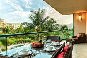 Enjoy your morning coffee or evening cocktails on the spacious lanai as you overlook the swaying palms and pool!      HKK-349