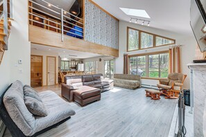 Living Room | 1st Floor | Free WiFi | Fireplace