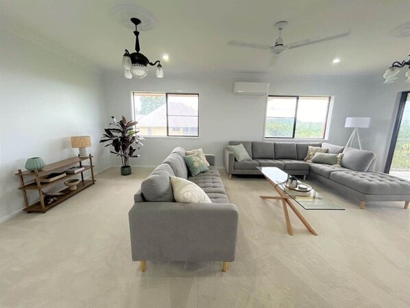 Mission Views - Living area