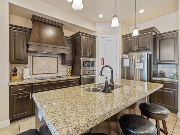 Kitchen bar