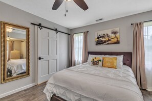 Queen Bedroom, Main Level, Private Bathroom with Shower