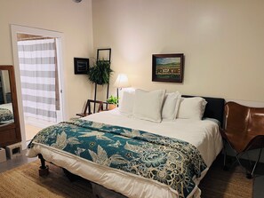 Master Bedroom with King Bed & ensuite Bathroom
