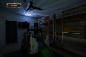 Nature Lodge - Upper Level: Bedroom 7, ARCHES, w/ 12 twin beds & ensuite bathroom