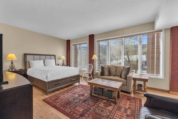 This intimate studio is in an unbeatable location on Main Street in the Grand Galleria building. You can walk everywhere from here!