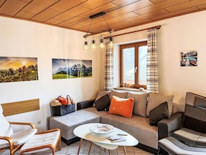 Tabelle, Möbel, Eigentum, Couch, Komfort, Interior Design, Holz, Beleuchtung, Wohnzimmer, Die Architektur