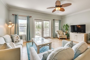 Living Room | Single-Story Condo | Free WiFi | Central A/C & Heating